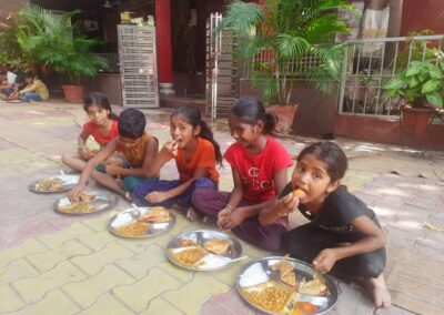 Free Food distribution by Prajna Charitable Trust