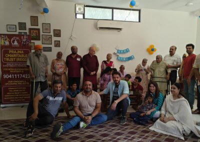 group photo with people of old age home