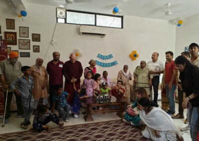 group photo with people of old age home