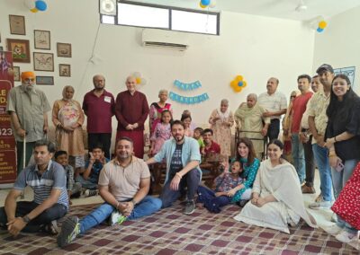 group photo with people of old age home