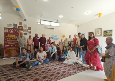 group photo with people of old age home